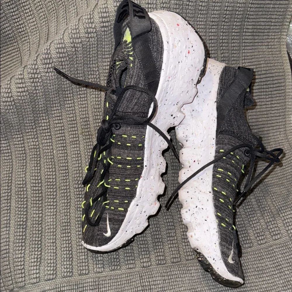 Nike Space Hippie 04 Shoes Mens 9.5 Black Volt Lace Up Running Sneaker